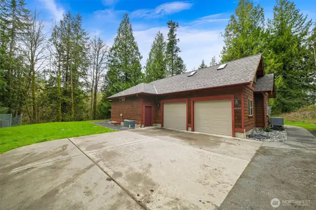 Oversized 2 car garage