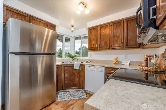 Great angled sink with a view out the front.  If you have to wash dishes it's best to have a window to gaze out of.