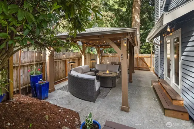 Side-yard covered outdoor space