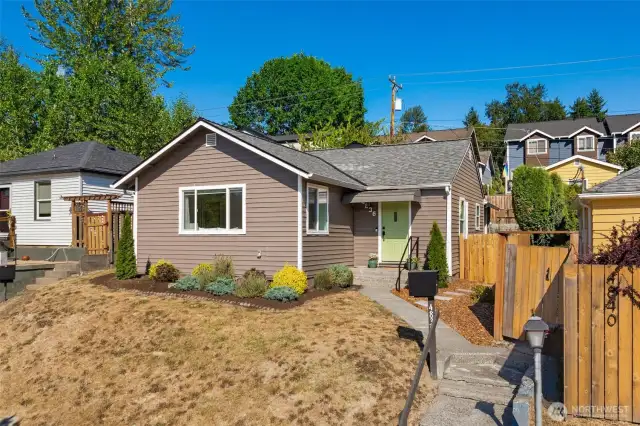 Sweet home perched on the hill in North Delridge