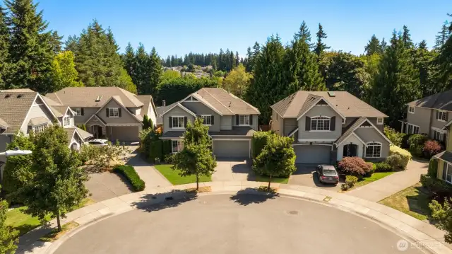 Nestled in a friendly neighborhood of 12 homes the Aristata development. Quality homes built by Murray Franklin.