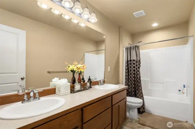 Upper hallway full bathroom.