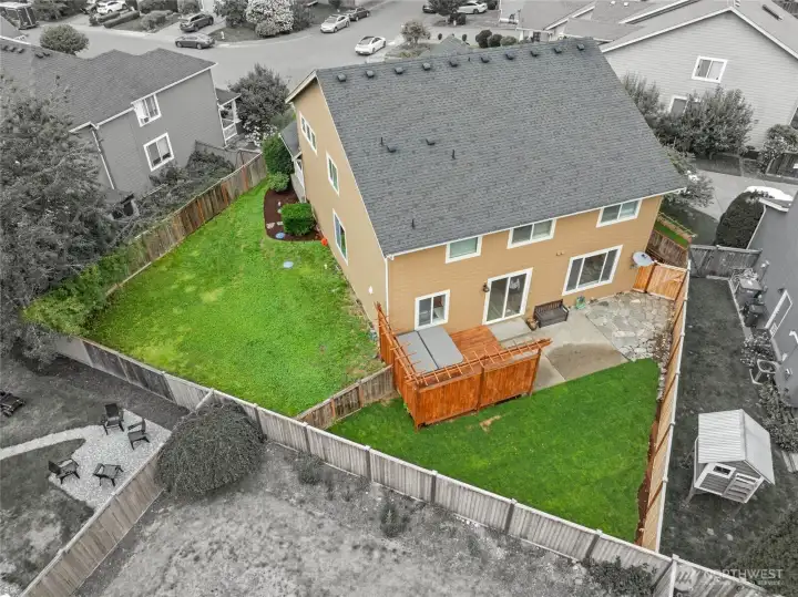 Another great pic to show how big this yard is!