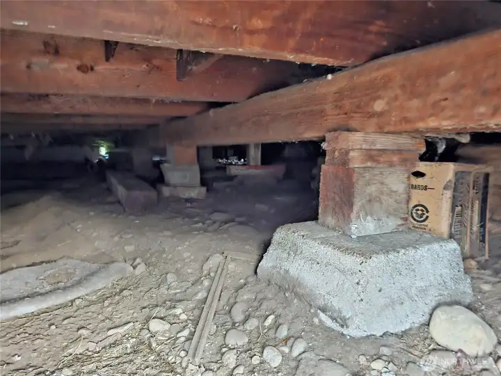 Rock solid foundation. Plenty of crawl space