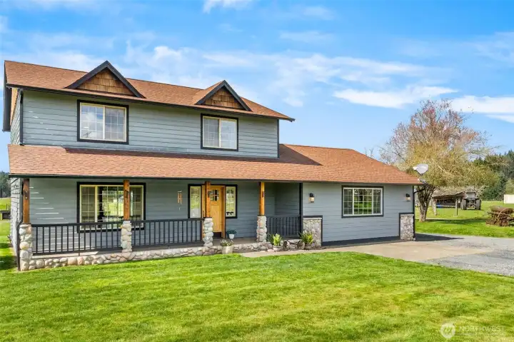 Home has 2500sq feet with 3beds and den. Primary bedroom upstairs and downstairs. Each of the primary bedrooms have an adjoining bathroom and walk-in closet. Downstairs primary bedroom has mini-split for maximum comfort.