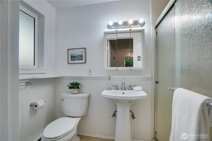 Guest Suite 3/4 bath