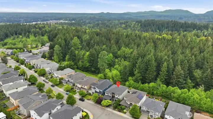 Conveniently located near parks, shopping, dining, and commuter routes.