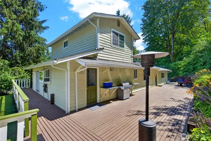 Moving counter clockwise around home on the continuous deck Moving counter clockwise around home on the continuous deck