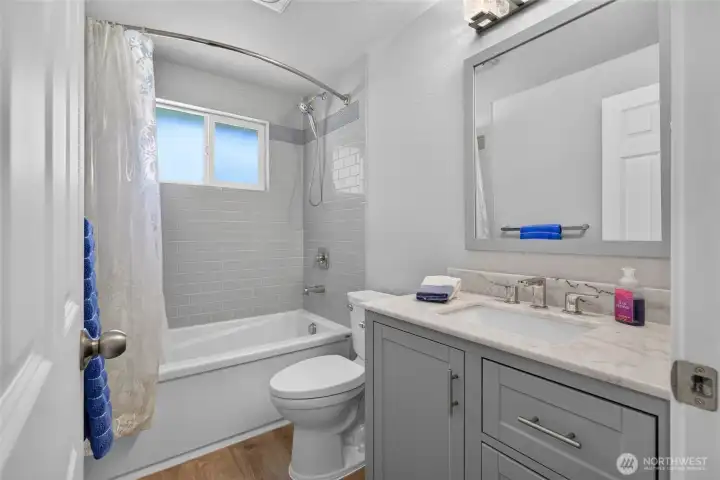 Upstairs Full Bath Upstairs Full Bath