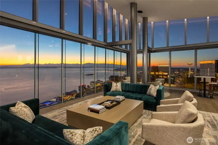 The Sky Lounge on the 39th The Sky Lounge on the 39th