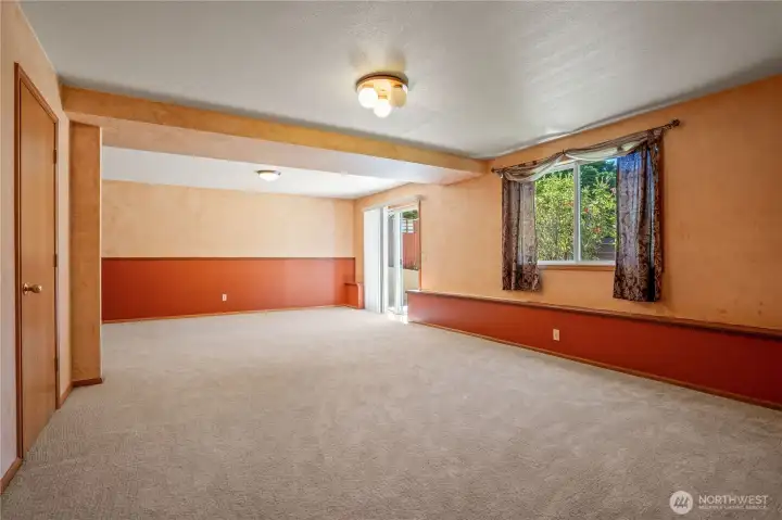 expansive entertainment area for all kinds of use. Man-cave, pool tables, foose ball etc... with daylight basement access to outdoor rear patio. expansive entertainment area for all kinds of use. Man-cave, pool tables, foose ball etc... with daylight basement access to outdoor rear patio.
