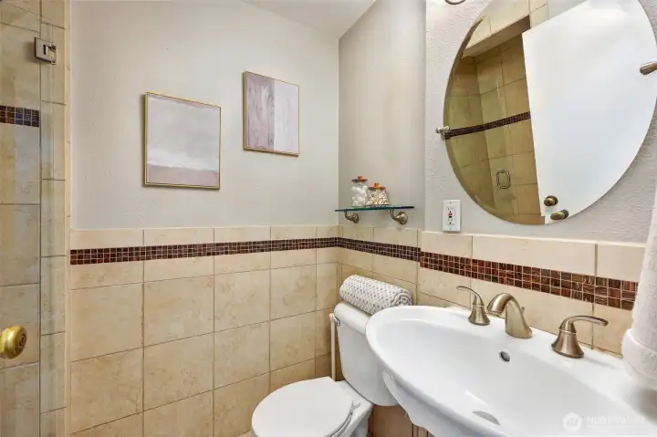 2nd hallway 3/4 bathroom
