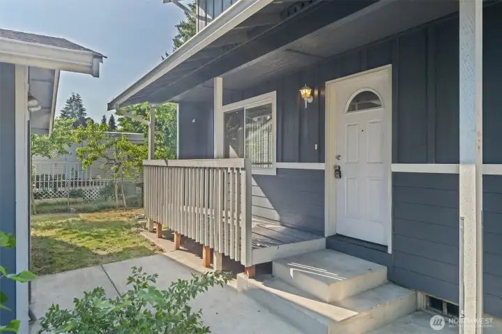 Love this front porch~ Love this front porch~