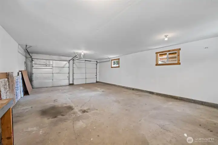 Nice view of the detached garage space! Nice view of the detached garage space!