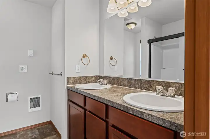 Full Primary bathroom~ Full Primary bathroom~