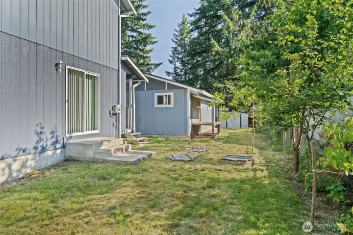Another view of the side yard~ Another view of the side yard~