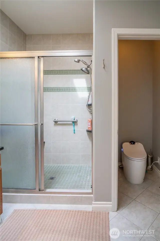 Main Bedroom bathroom