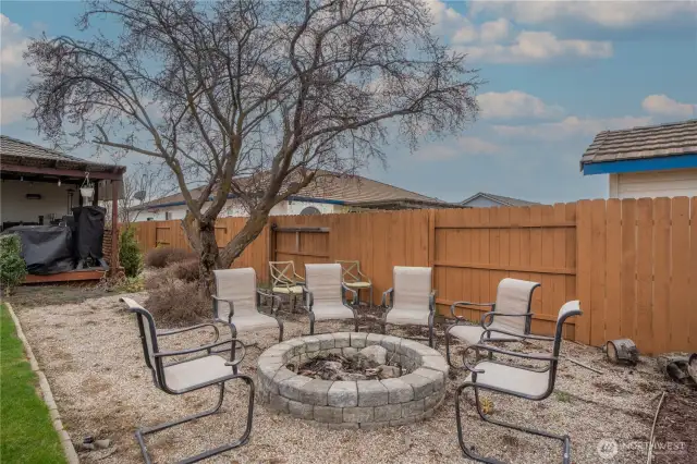 Outdoor Firepit area