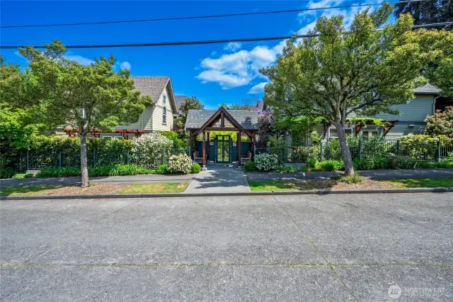 Proximity to both Green Lake and Ravenna Park means walking and running trails are just steps away.