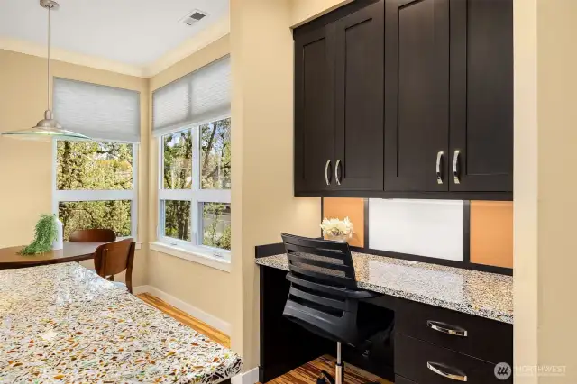 Built-in office desk