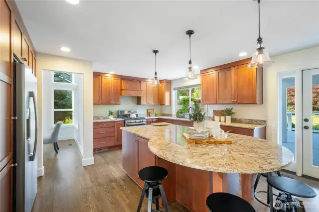The kitchen is comfortable and connected: watch people and pets through the windows.