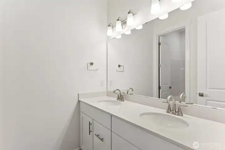 ***Actual Home ***  Main bath with double sinks and lots of storage