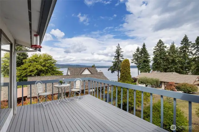 Main deck provides an abundance of space for entertaining.