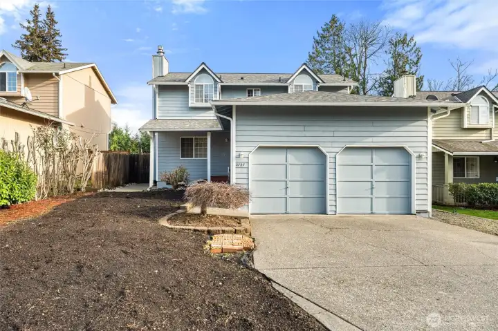 Excellent curb appeal and plenty of parking for guests or additional vehicles.
