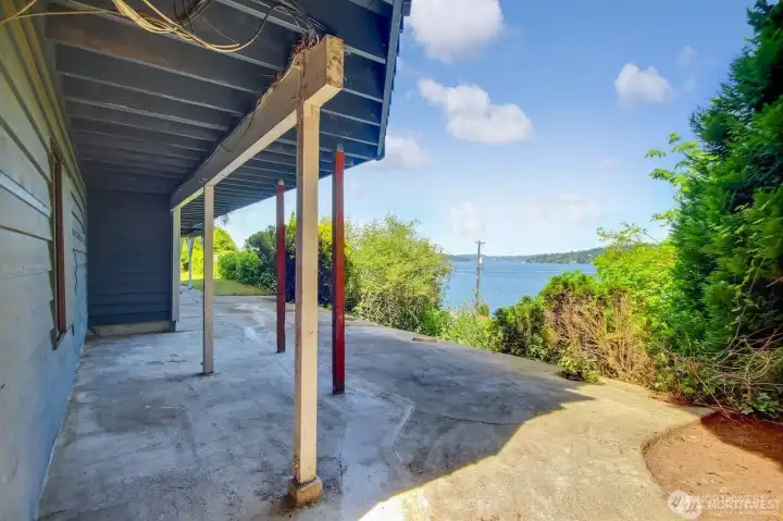 Ground floor view of Lake Washington.
