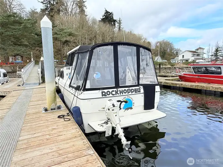 Day Use garage with electric fireplace & tv.