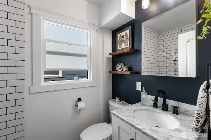 Beautifully updated & tiled main floor bath