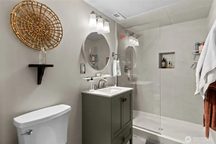 Lower 3/4 bath - tiled walk in shower
