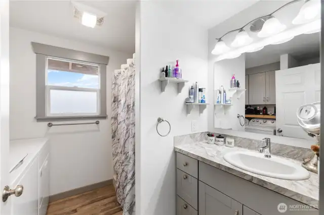 Full bath & laundry room in the "Apartment"
