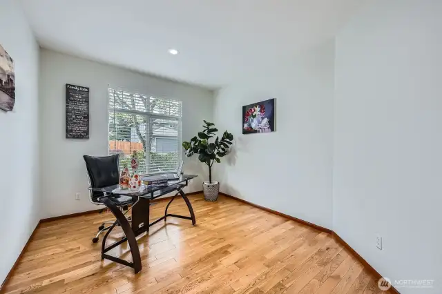 Office or $6 bedroom