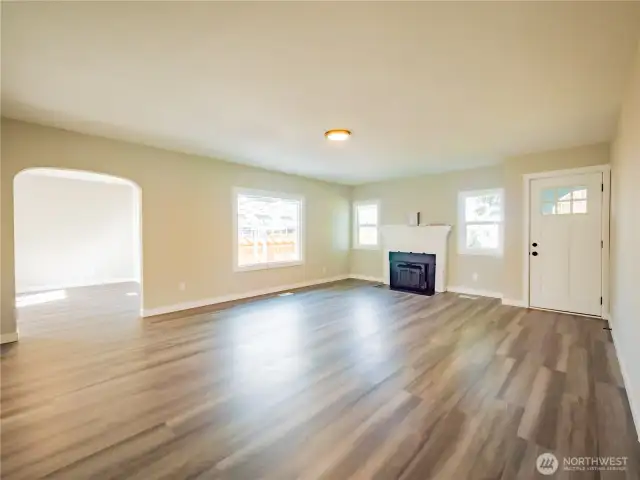 THIS ROOM IS HUGE...SO MANY DIFFERENT WAYS TO DECORATE IT...OPTIONS OPTIONS OPTIONS...THAT'S WHAT THIS HOME IS ALL ABOUT