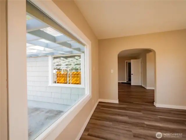 LOVE THE COVED ENTRY INTO THE DINING/DEN/OFFICE AREA