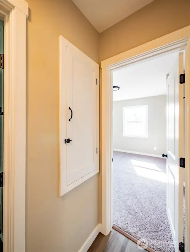 L O V E THIS LITTLE LINEN CLOSET