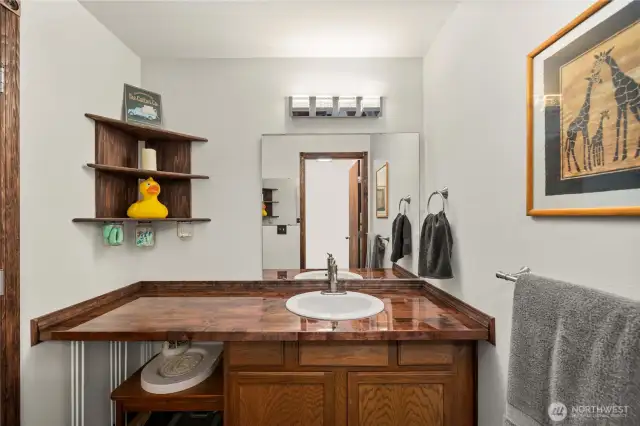 Full guest bath