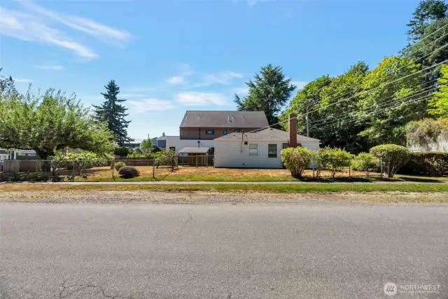6,000 sq. ft. level corner lot