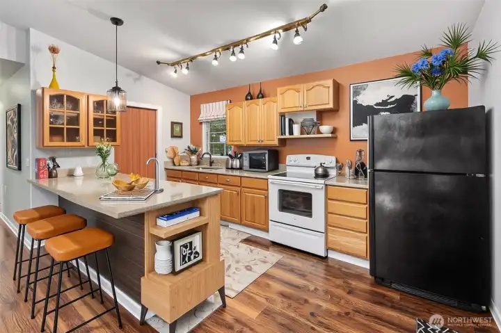 Lovely full kitchen in the ADU with breakfast bar and tons of cabinet space!