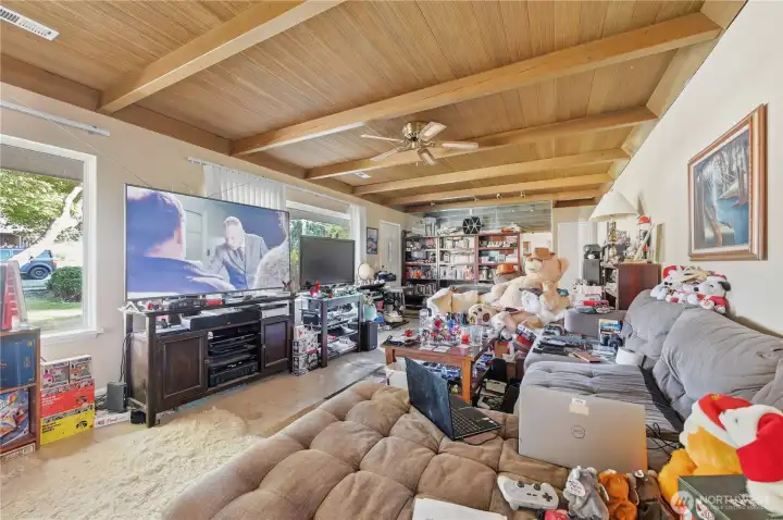 Front room/living room.
