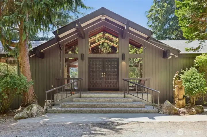 1.1 miles from downtown Granite Falls and less then 10 miles to frontier village Lake Stevens