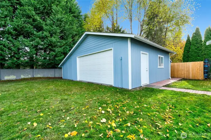 Detached 2 car garage