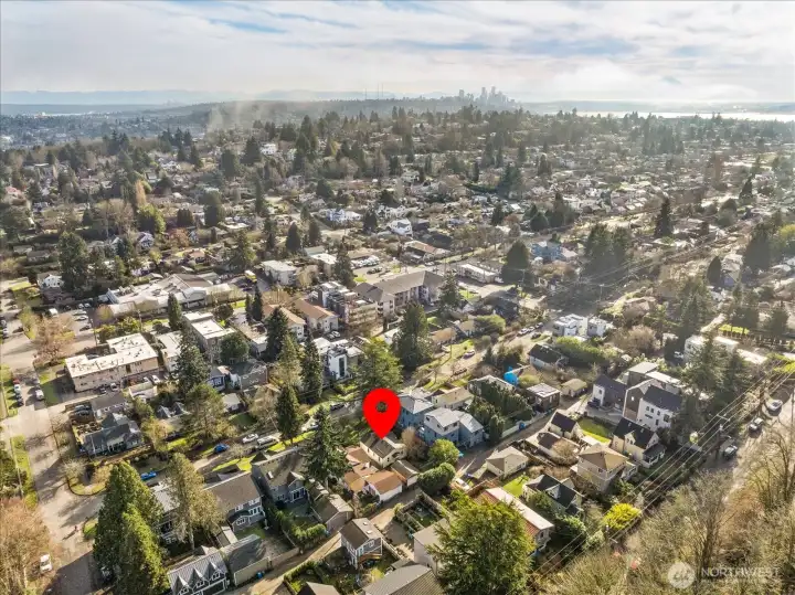 Another view with the Seattle skyline in the distance - such a fantastic location!