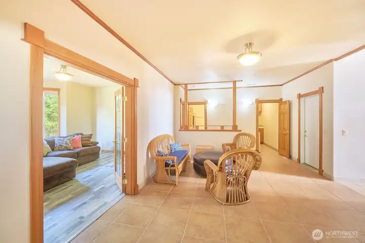 Cozy family room ideal for relaxing after a day at the beach