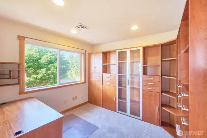 Private office or library adjacent to primary bedroom