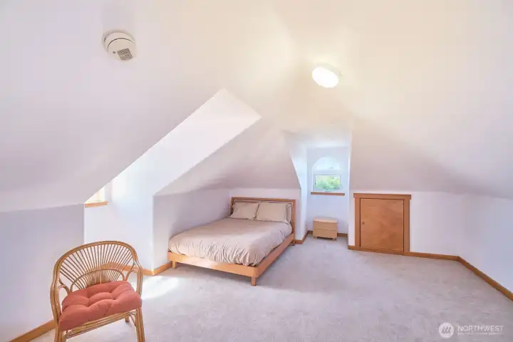 Beautiful finished space under the eaves on the 3rd floor