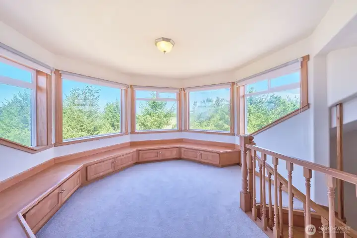 3rd floor "Crow's Nest" with ocean views