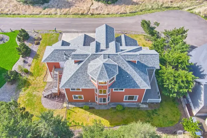 Ideal location for sunset strolls along the shore