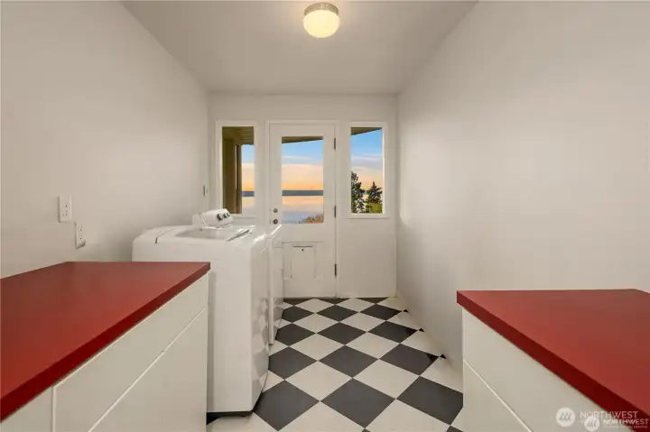 Laundry room with a view?! Yes please!